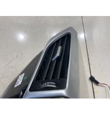 Дефлектор воздушный правый средней стойки