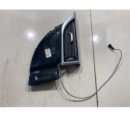 Дефлектор воздушный правый средней стойки