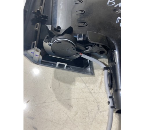 Дефлектор воздушный правый средней стойки