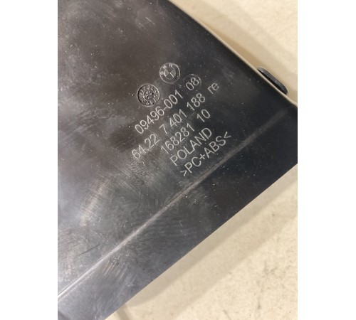 Дефлектор воздушный правый средней стойки