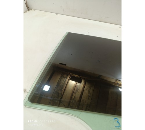 Стекло двери заднее левое