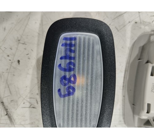 Плафон внутреннего освещения салона