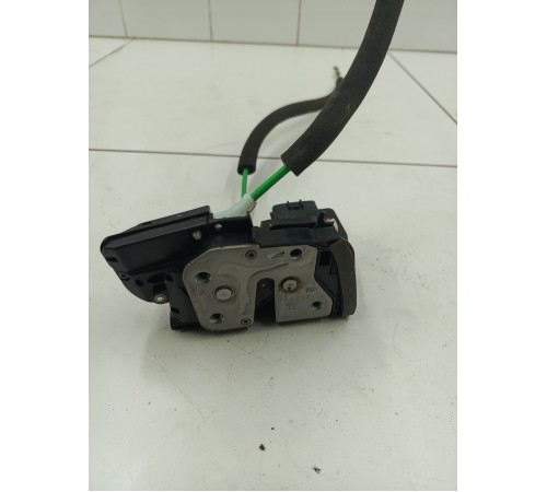 Замок двери передний левый