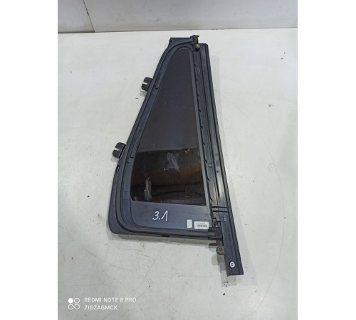 Стекло двери задней левой (форточка)