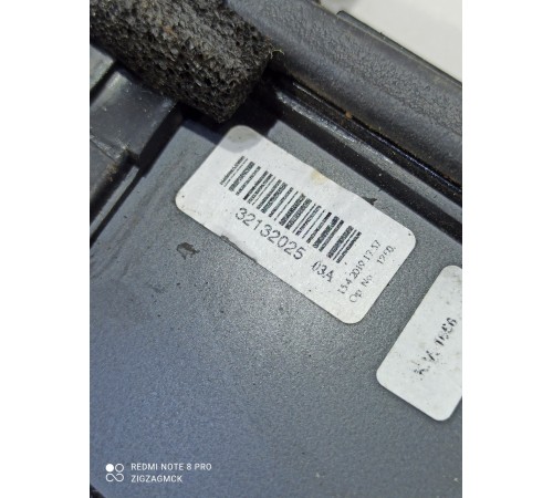 Стекло двери задней левой (форточка)