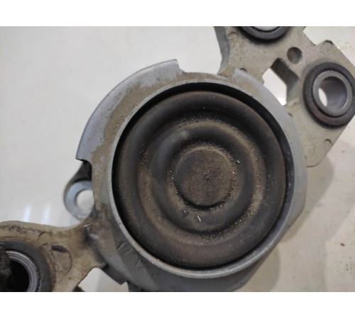 Подушка крепления двигателя левая