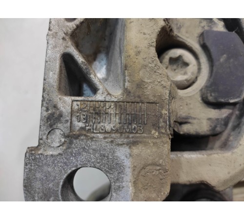 Подушка крепления двигателя левая