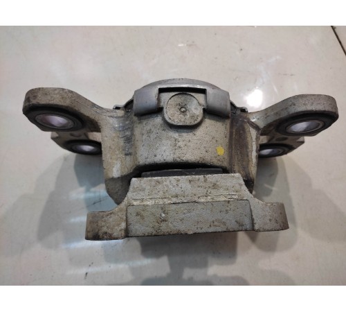 Подушка крепления двигателя левая