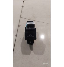 Кнопка фиксатора стояночного тормоза