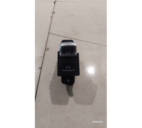 Кнопка фиксатора стояночного тормоза