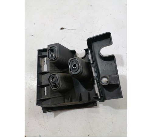 Кронштейн заднего бампера правый