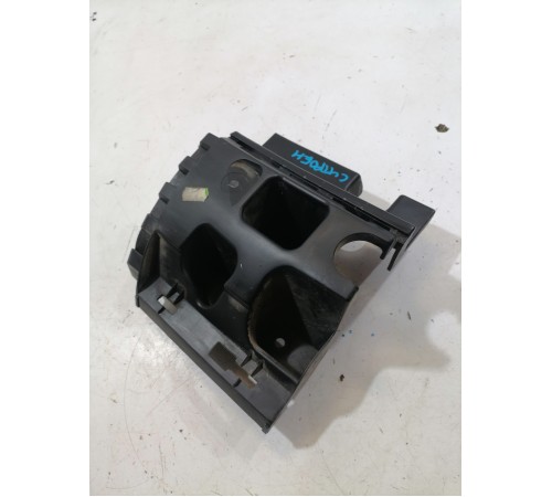 Кронштейн заднего бампера правый