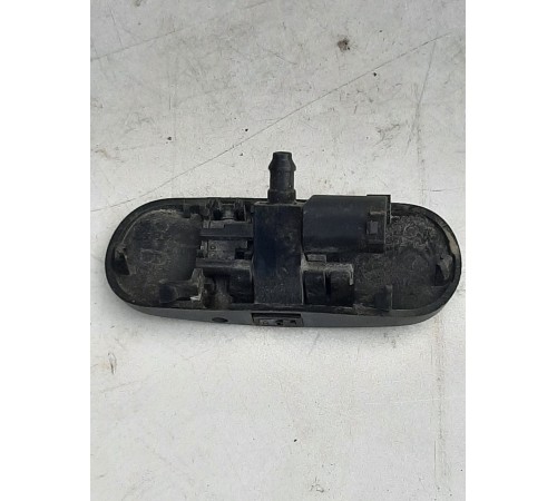 Форсунка омывателя лобового стекла правая