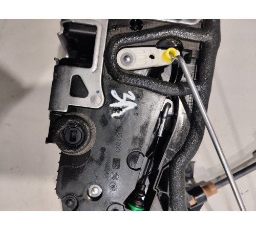 Замок двери (задний левый)