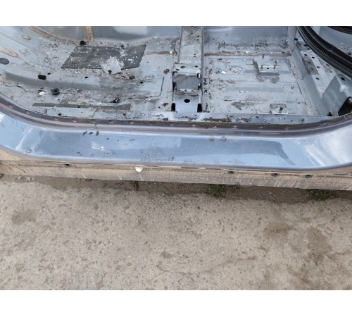 Порог со стойкой левый