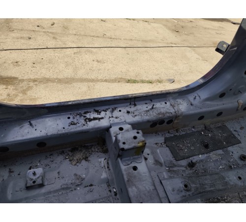 Порог со стойкой левый