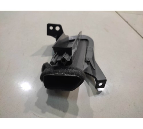 Воздушный дефлектор (правый)