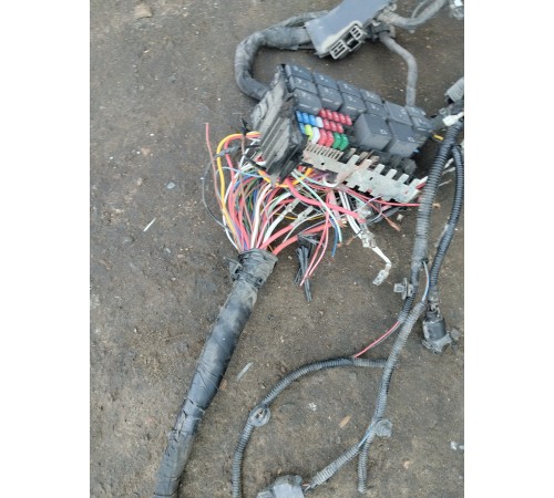 Электропроводка подкапотная с блоком предохранителей