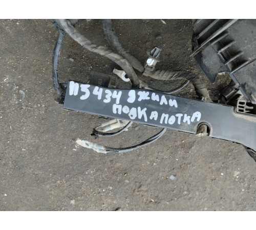 Электропроводка подкапотная с блоком предохранителей