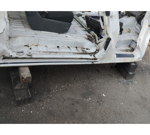 Порог со стойкой правый