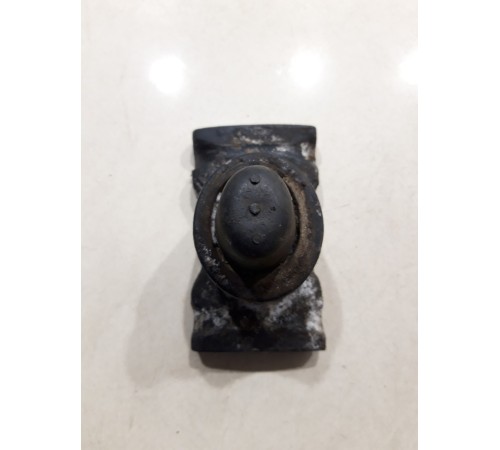 Отбойник рессоры левый