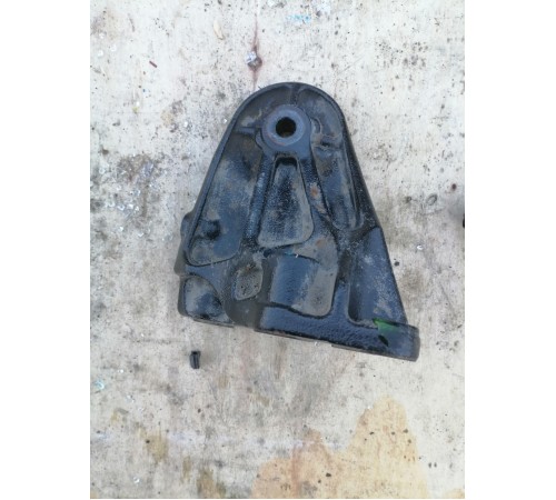 Опора двигателя левая