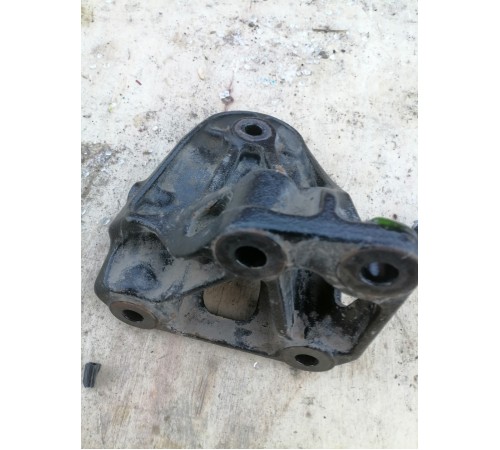 Опора двигателя левая