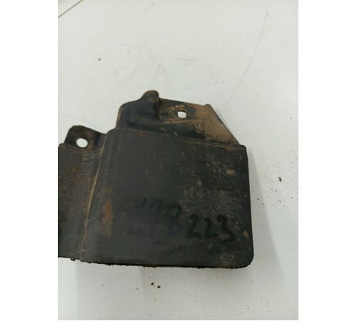 Брызговик задний левый