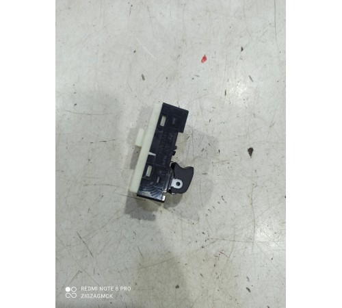 Кнопка стеклоподъемника (передняя правая)