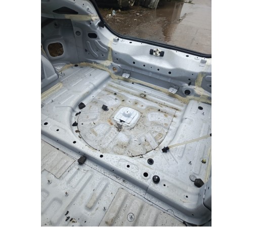 Ниша багажника (запасного колеса)