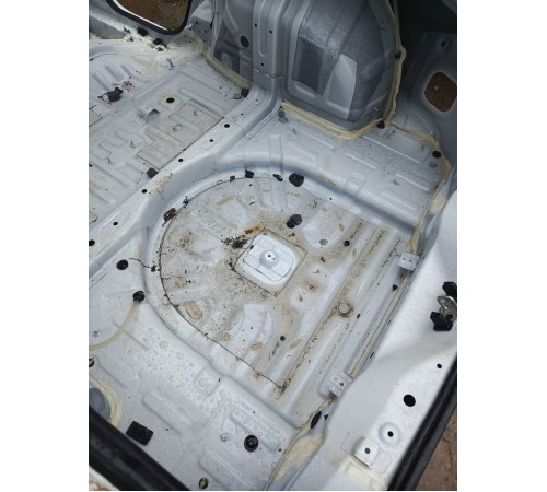 Ниша багажника (запасного колеса)