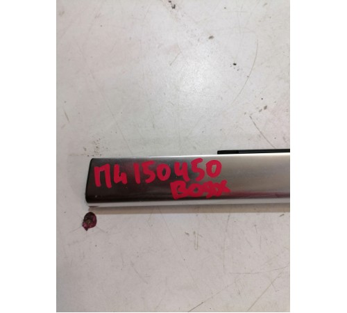 Молдинг двери передний левый