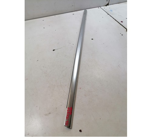 Молдинг двери передний левый