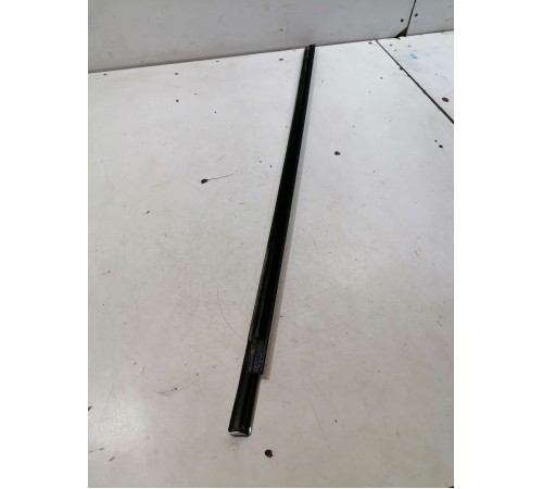 Молдинг двери передний левый