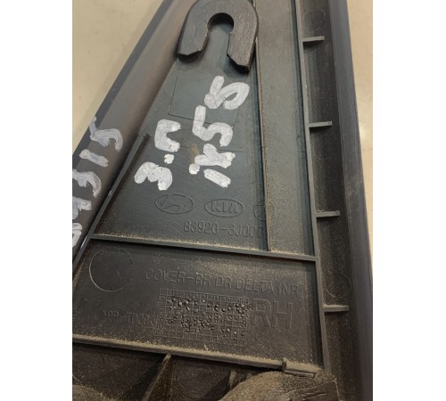 Уголок двери (задний, правый, внутренний)