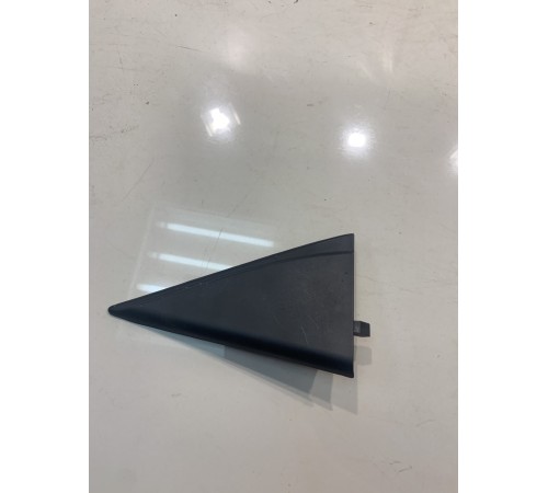 Уголок двери (задний, правый, внутренний)