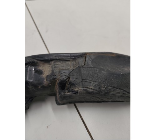 Уплотнитель крыла правый