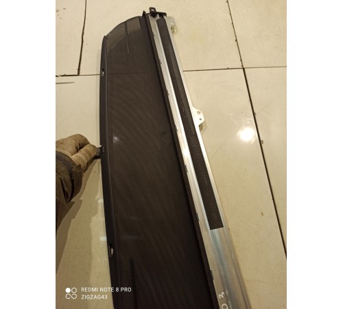 Шторка двери солнцезащитная(задняя правая)