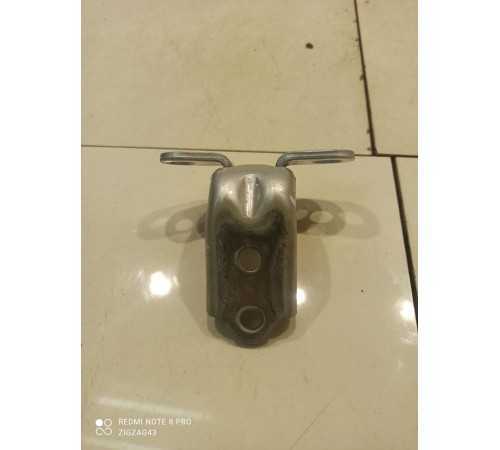 Петля двери (задняя, левая, нижняя)