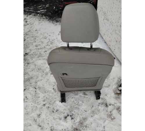 Сиденье(переднее правое)