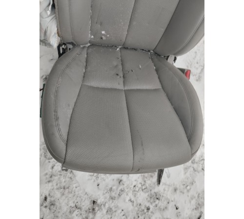 Сиденье(переднее правое)