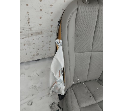 Сиденье(переднее правое)