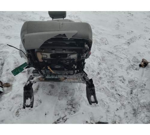 Сиденье(переднее правое)