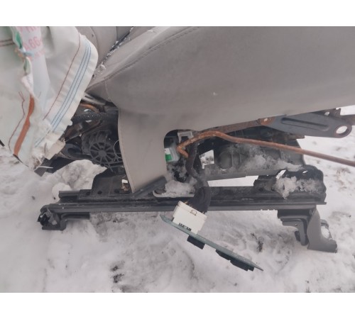 Сиденье(переднее правое)