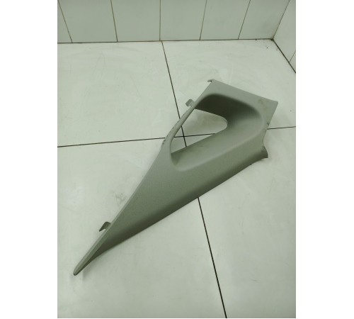 Накладка задней стойки правая верхняя