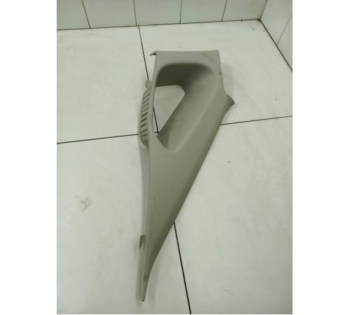 Накладка задней стойки правая верхняя