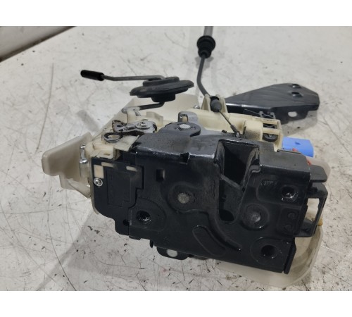 Замок двери передний левый