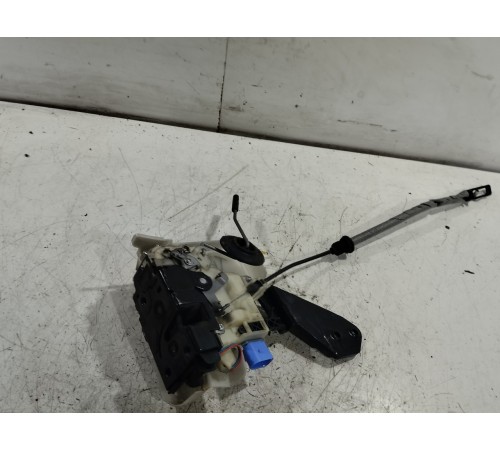 Замок двери передний левый