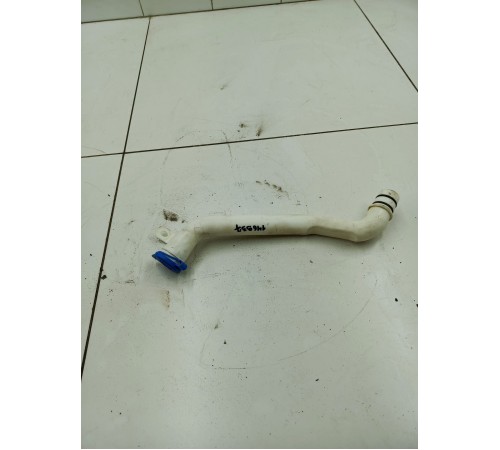 Горловина бачка омывателя с крышкой