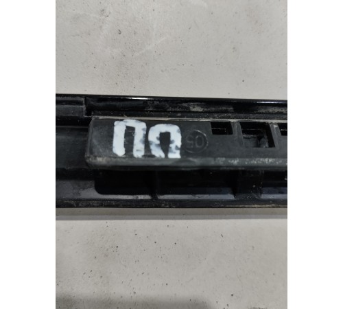 Молдинг (накладка) кузова передний правый